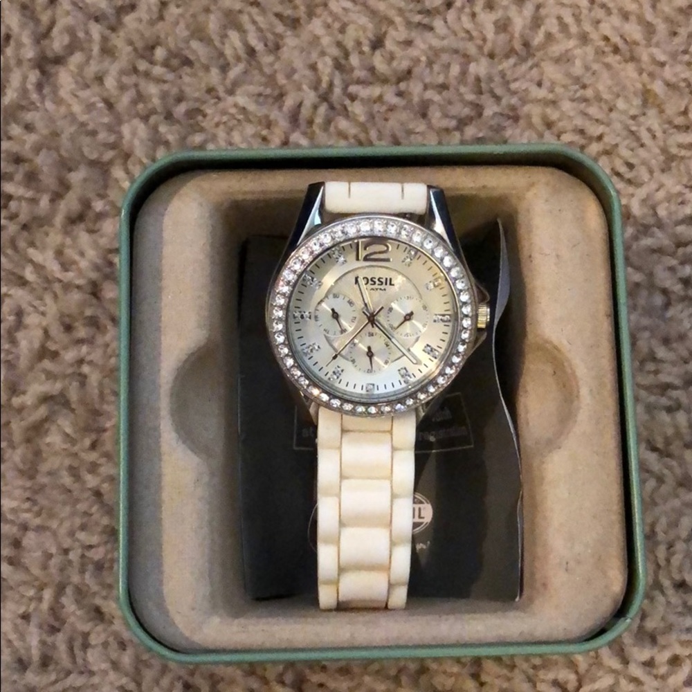 Fossil watch. White rubber band